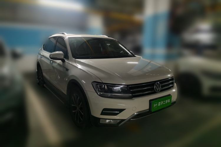 Used Volkswagen Tiguan L 2018 Facelift 330TSI Automatic Two-Wheel Drive Luxury Edition Front Right 45 Deg