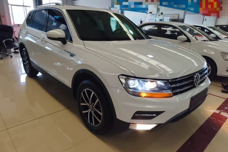 Used Volkswagen Tiguan L 2018 330TSI Automatic Two-Wheel Drive Luxury Edition Front Right 45 Deg