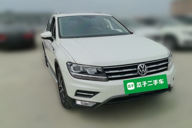 Used Volkswagen Tiguan L 2018 330TSI Automatic Two-Wheel Drive Luxury Edition Front Right 45 Deg