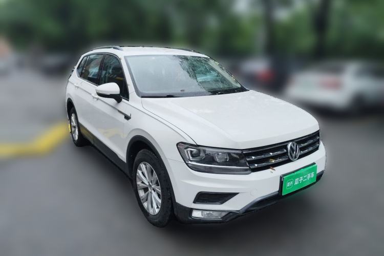Used Volkswagen Tiguan L 2018 330TSI Automatic Two-Wheel Drive Luxury Edition Front Right 45 Deg