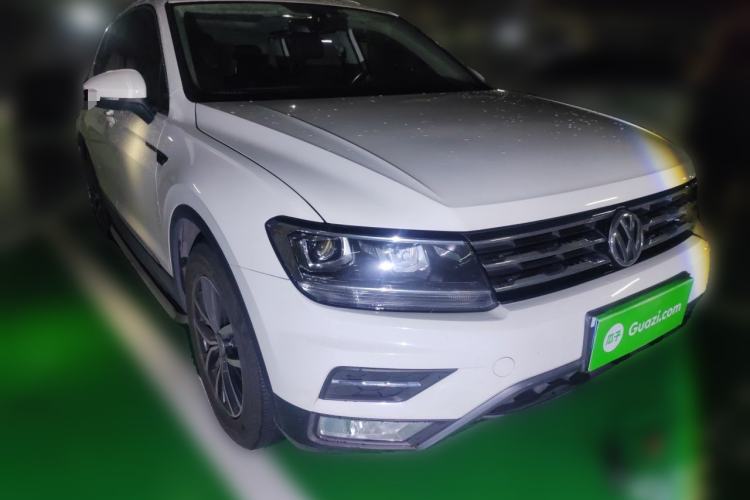 Used Volkswagen Tiguan L 2018 330TSI Automatic Two-Wheel Drive Luxury Edition Front Right 45 Deg