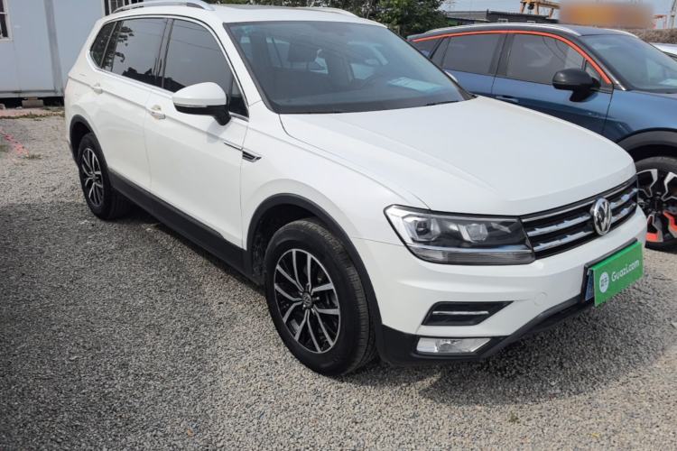 Used Volkswagen Tiguan L 2018 330TSI Automatic Two-Wheel Drive Luxury Edition Front Right 45 Deg