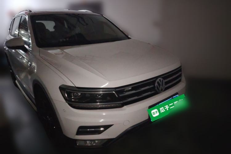 Used Volkswagen Tiguan L 2018 330TSI Automatic Two-Wheel Drive Luxury Edition Front Right 45 Deg
