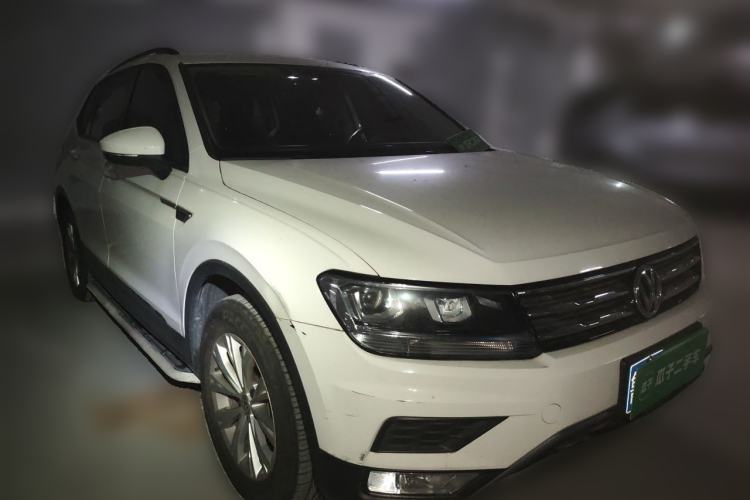 Used Volkswagen Tiguan L 2018 330TSI Automatic Two-Wheel Drive Luxury Edition Front Right 45 Deg