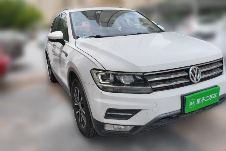 Used Volkswagen Tiguan L 2018 330TSI Automatic Two-Wheel Drive Luxury Edition Front Right 45 Deg