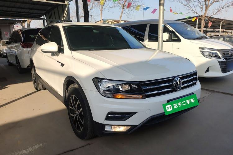 Used Volkswagen Tiguan L 2018 Facelift 330TSI Automatic Two-Wheel Drive Luxury Edition Front Right 45 Deg