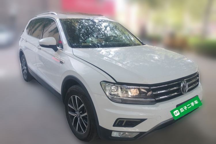 Used Volkswagen Tiguan L 2018 330TSI Automatic Two-Wheel Drive Luxury Edition Front Right 45 Deg