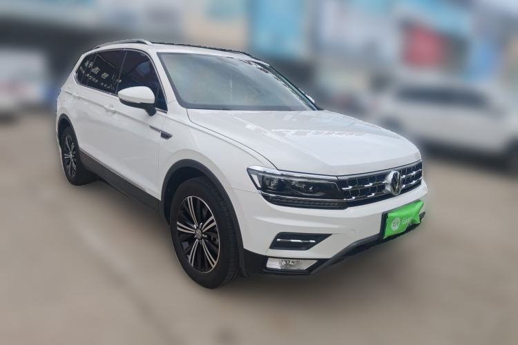 Used Volkswagen Tiguan L 2018 380TSI Automatic All-Wheel Drive Luxury Edition Front Right 45 Deg