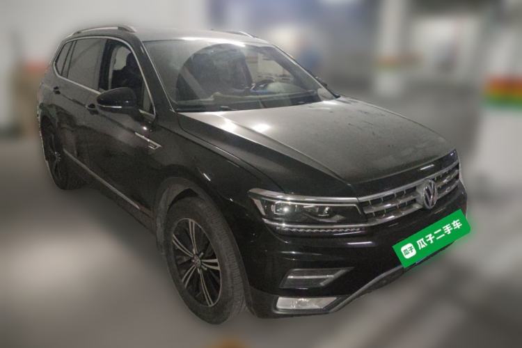 Used Volkswagen Tiguan L 2018 380TSI Automatic All-Wheel Drive Luxury Edition Front Right 45 Deg
