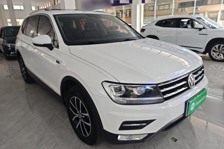 Used Volkswagen Tiguan L 2018 330TSI Automatic Two-Wheel Drive Luxury Edition Front Right 45 Deg