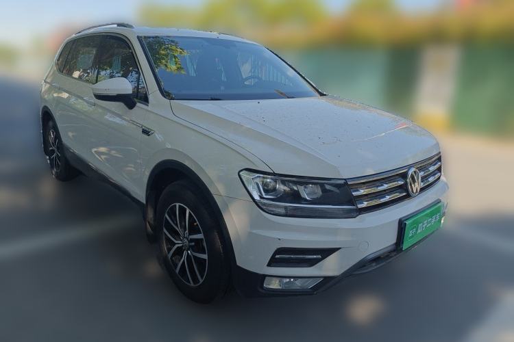 Used Volkswagen Tiguan L 2018 330TSI Automatic Two-Wheel Drive Luxury Edition Front Right 45 Deg