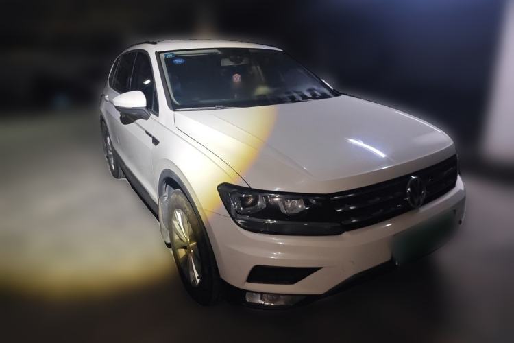 Used Volkswagen Tiguan L 2018 330TSI Automatic Two-Wheel Drive Luxury Edition Front Right 45 Deg