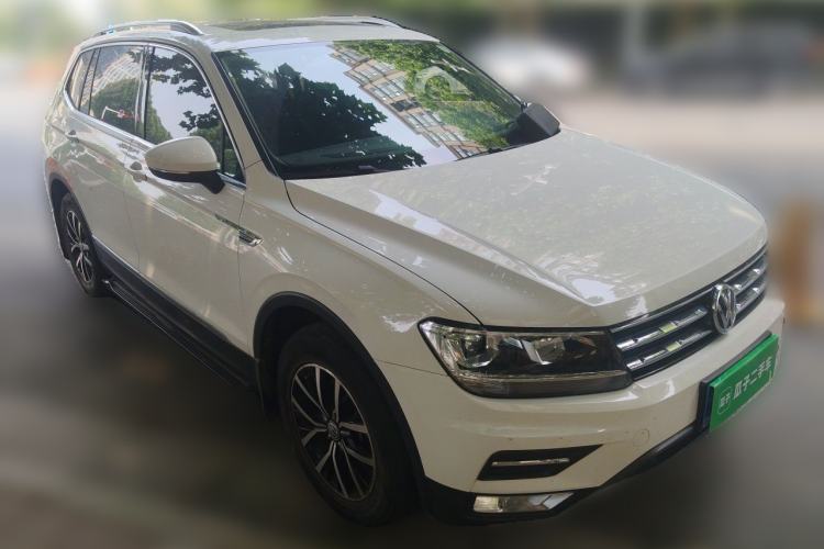 Used Volkswagen Tiguan L 2018 330TSI Automatic Two-Wheel Drive Luxury Edition Front Right 45 Deg