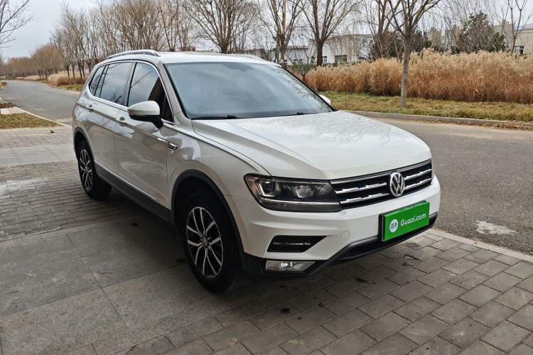 Used Volkswagen Tiguan L 2018 330TSI Automatic Two-Wheel Drive Comfort Edition Front Right 45 Deg