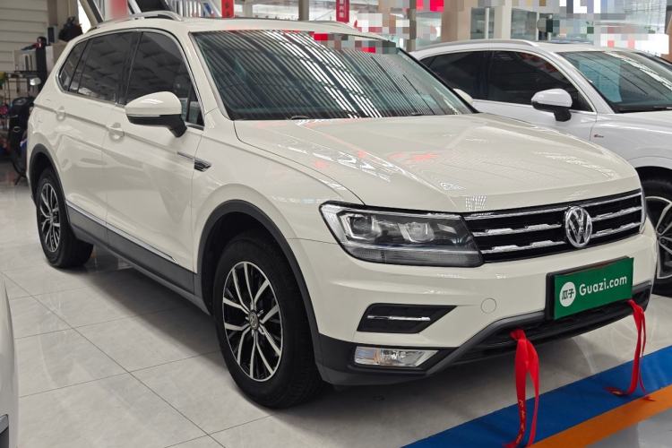 Used Volkswagen Tiguan L 2018 330TSI Automatic Two-Wheel Drive Luxury Edition Front Right 45 Deg