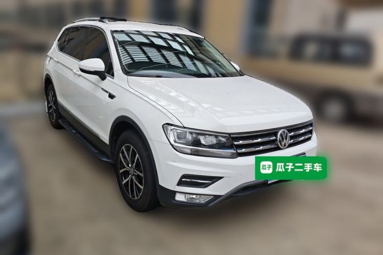 Used Volkswagen Tiguan L 2018 330TSI Automatic Two-Wheel Drive Comfort Edition Front Right 45 Deg