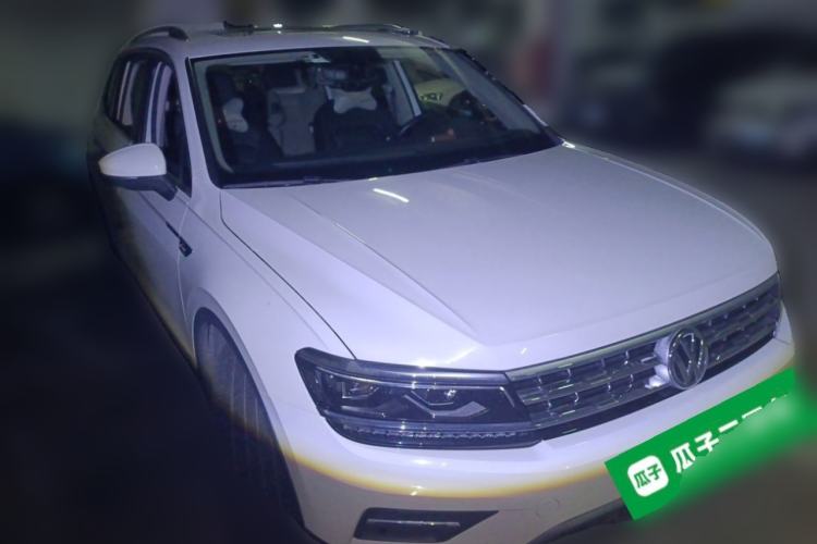 Used Volkswagen Tiguan L 2018 380TSI Automatic All-Wheel Drive Luxury Edition Front Right 45 Deg