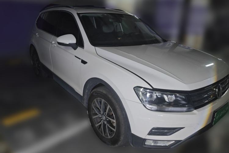 Used Volkswagen Tiguan L 2018 330TSI Automatic Two-Wheel Drive Luxury Edition Front Right 45 Deg