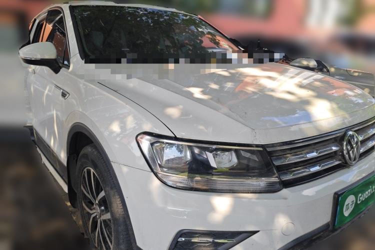 Used Volkswagen Tiguan L 2018 330TSI Automatic Two-Wheel Drive Luxury Edition Front Right 45 Deg
