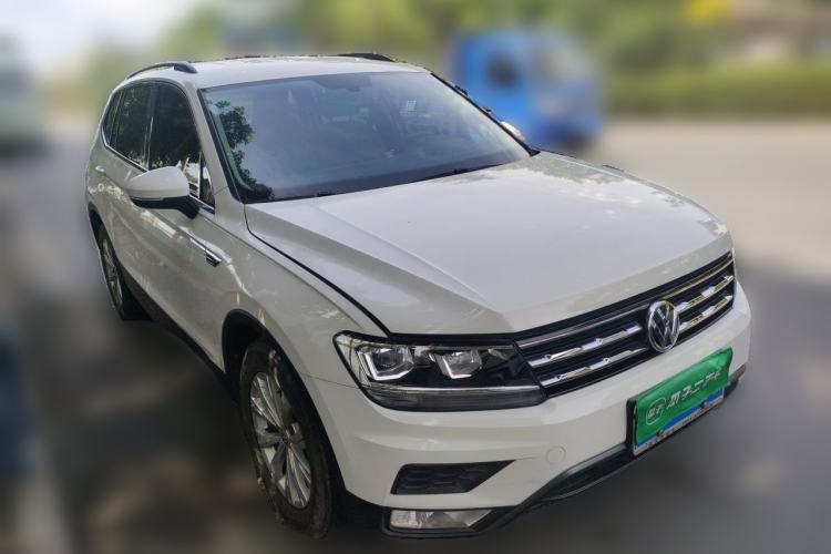 Used Volkswagen Tiguan L 2018 330TSI Automatic Two-Wheel Drive Luxury Edition Front Right 45 Deg