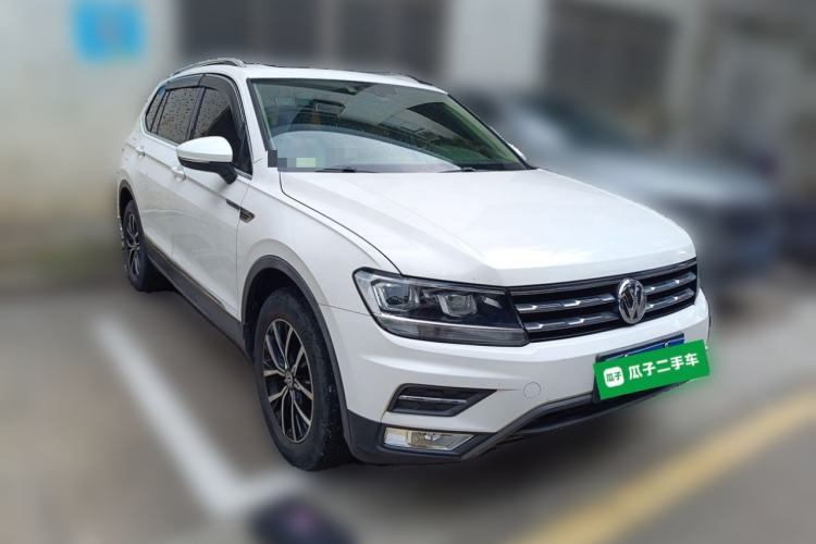 Used Volkswagen Tiguan L 2018 Facelift 330TSI Automatic Two-Wheel Drive Luxury Edition Front Right 45 Deg