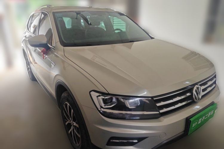 Used Volkswagen Tiguan L 2018 330TSI Automatic Two-Wheel Drive Luxury Edition Front Right 45 Deg