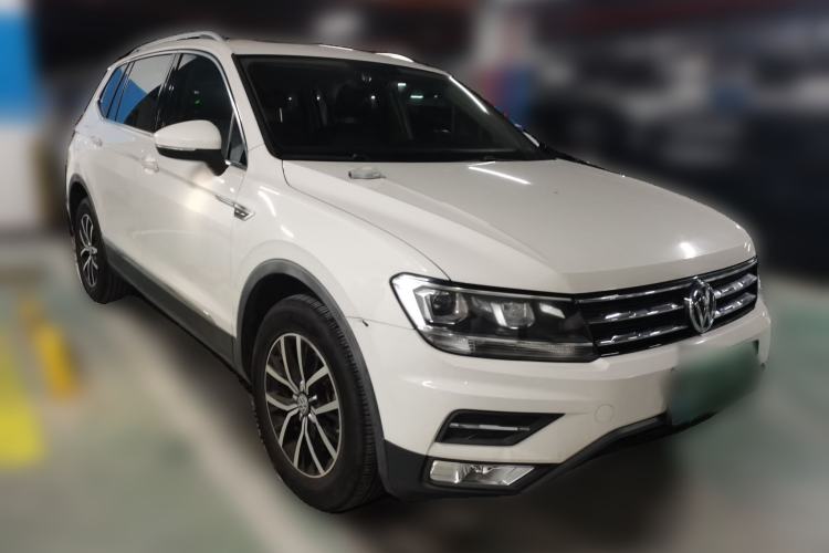 Used Volkswagen Tiguan L 2018 330TSI Automatic Two-Wheel Drive Luxury Edition Front Right 45 Deg
