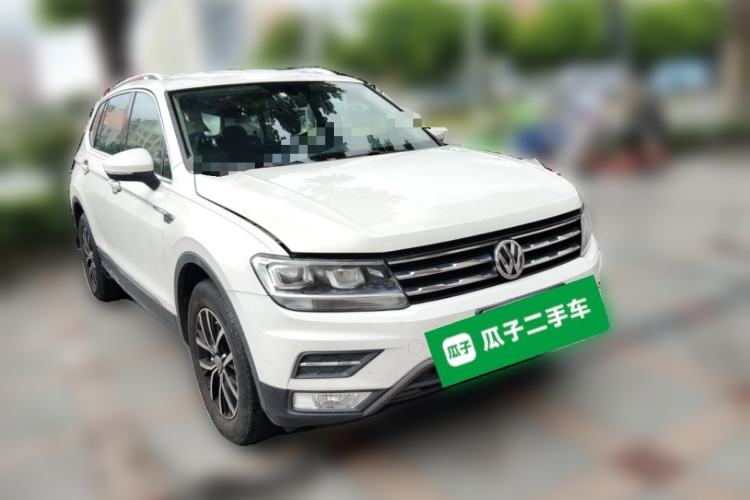 Used Volkswagen Tiguan L 2018 330TSI Automatic Two-Wheel Drive Comfort Edition Front Right 45 Deg