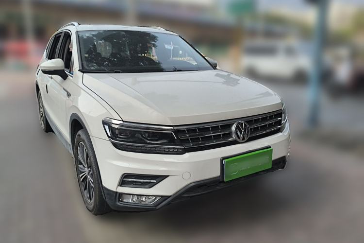 Used Volkswagen Tiguan L 2018 380TSI Automatic All-Wheel Drive Luxury Edition Front Right 45 Deg