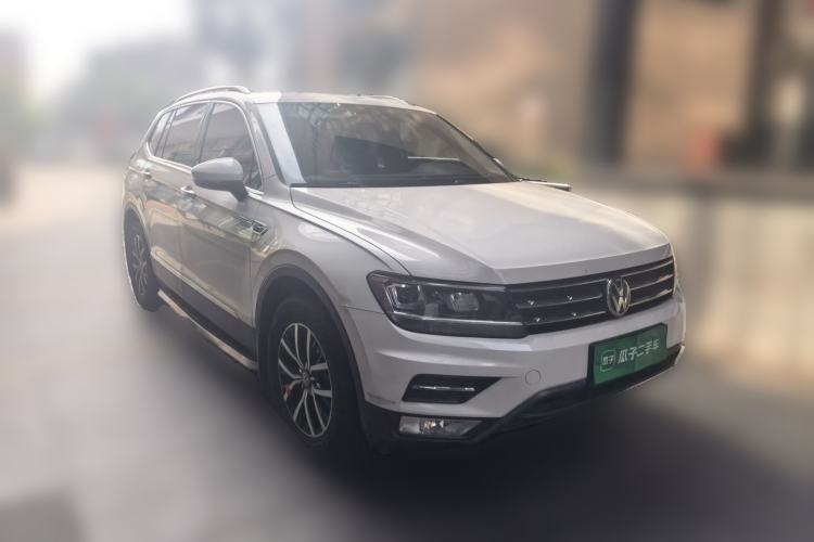 Used Volkswagen Tiguan L 2018 Facelift 330TSI Automatic Two-Wheel Drive Luxury Edition Front Right 45 Deg