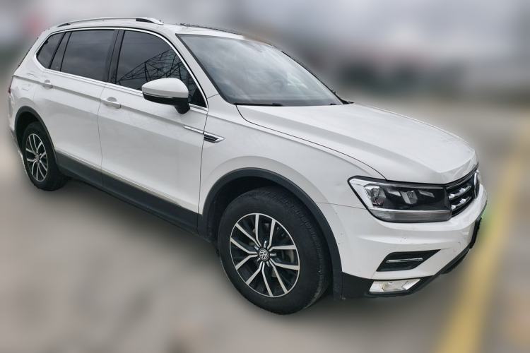 Used Volkswagen Tiguan L 2018 330TSI Automatic Two-Wheel Drive Luxury Edition Front Right 45 Deg