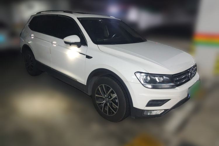 Used Volkswagen Tiguan L 2018 330TSI Automatic Two-Wheel Drive Luxury Edition Front Right 45 Deg