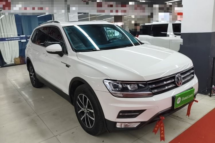 Used Volkswagen Tiguan L 2018 330TSI Automatic Two-Wheel Drive Luxury Edition Front Right 45 Deg