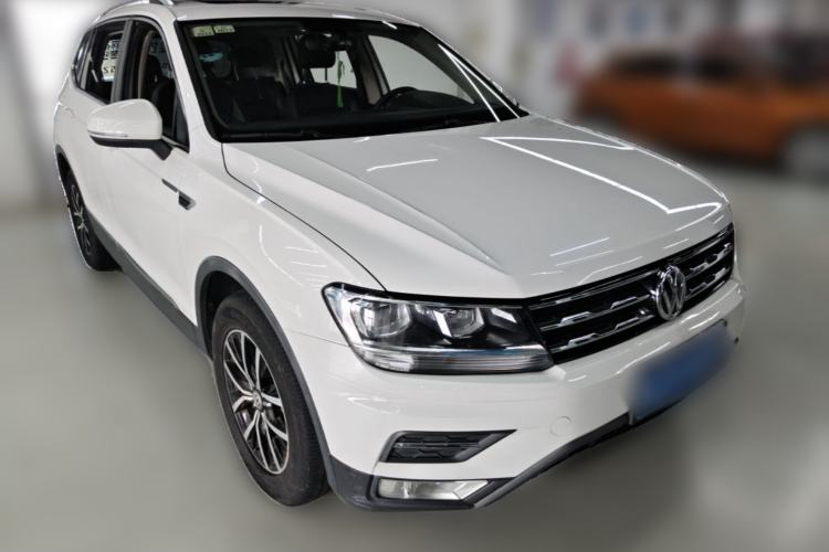 Used Volkswagen Tiguan L 2018 Facelift 330TSI Automatic Two-Wheel Drive Luxury Edition Front Right 45 Deg