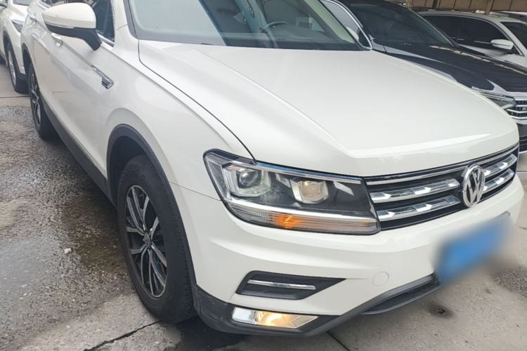 Used Volkswagen Tiguan L 2018 330TSI Automatic Two-Wheel Drive Comfort Edition Front Right 45 Deg