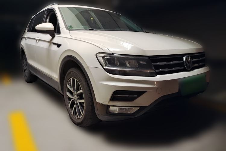 Used Volkswagen Tiguan L 2018 330TSI Automatic Two-Wheel Drive Comfort Edition Front Right 45 Deg