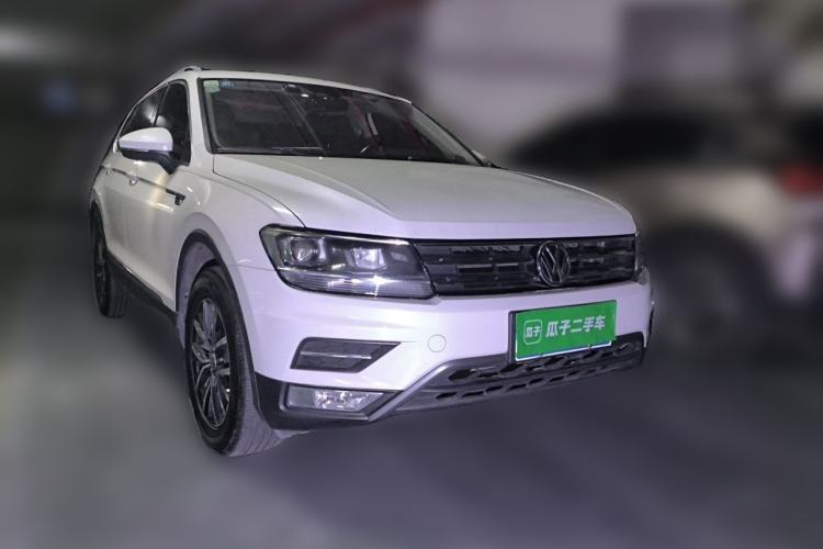 Used Volkswagen Tiguan L 2018 330TSI Automatic Two-Wheel Drive Luxury Edition Front Right 45 Deg