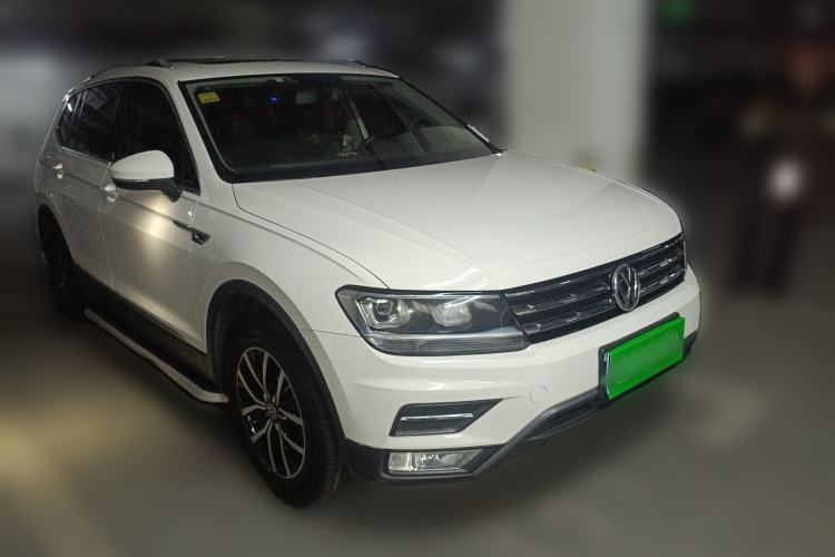 Used Volkswagen Tiguan L 2018 330TSI Automatic Two-Wheel Drive Luxury Edition Front Right 45 Deg
