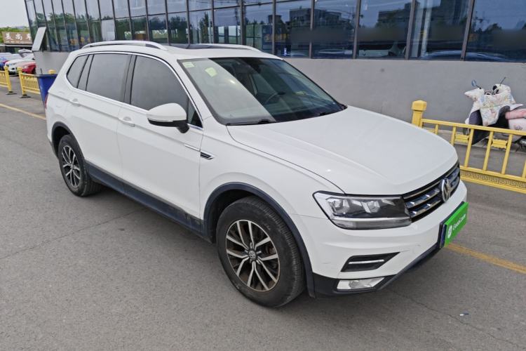 Used Volkswagen Tiguan L 2018 330TSI Automatic Two-Wheel Drive Luxury Edition Front Right 45 Deg