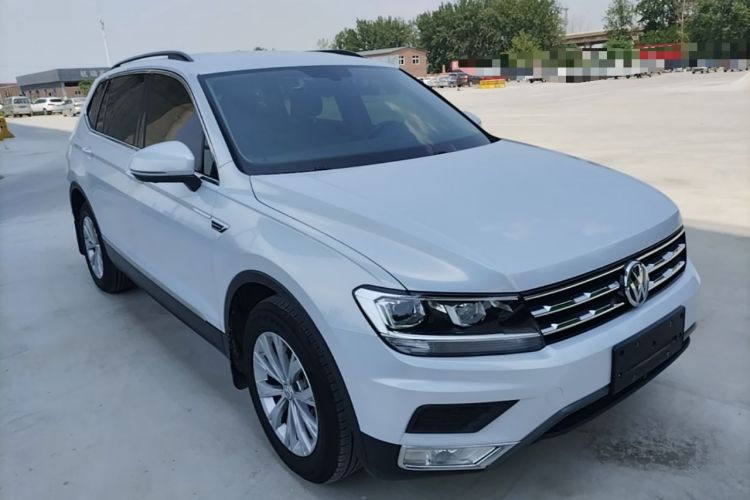 Used Volkswagen Tiguan L 2018 Revised Version 330TSI Automatic Two-Wheel Drive Trendy Edition Front Right 45 Deg