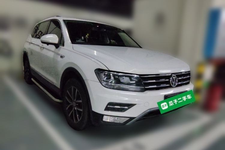 Used Volkswagen Tiguan L 2018 330TSI Automatic Two-Wheel Drive Comfort Edition Front Right 45 Deg