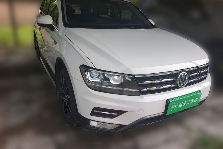 Used Volkswagen Tiguan L 2018 330TSI Automatic Two-Wheel Drive Luxury Edition Front Right 45 Deg