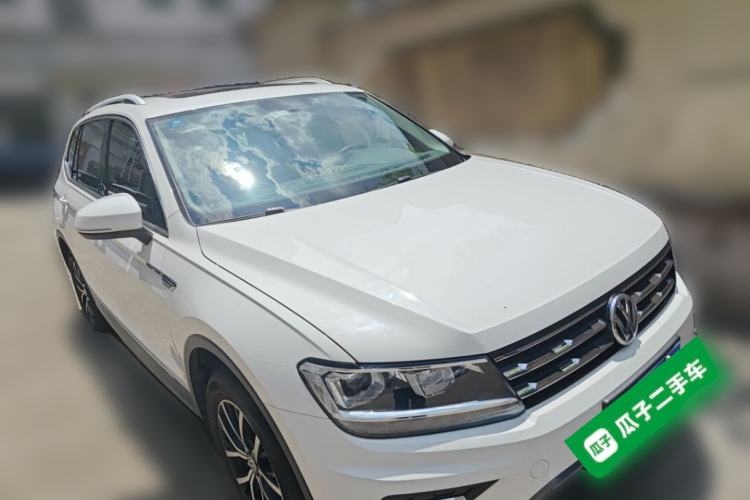 Used Volkswagen Tiguan L 2018 Facelift 330TSI Automatic Two-Wheel Drive Luxury Edition Front Right 45 Deg