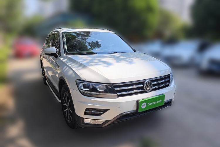 Used Volkswagen Tiguan L 2018 330TSI Automatic Two-Wheel Drive Luxury Edition Front Right 45 Deg