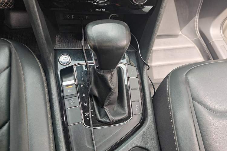 Used Volkswagen Tiguan L 2018 330TSI Automatic Two-Wheel Drive Luxury Edition Gear Lever
