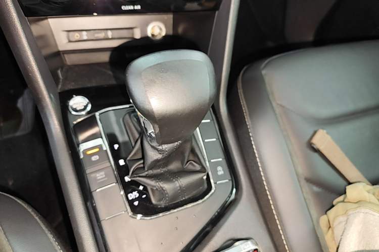Used Volkswagen Tiguan L 2018 330TSI Automatic Two-Wheel Drive Comfort Edition Gear Lever