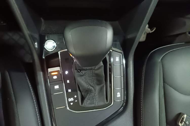 Used Volkswagen Tiguan L 2018 Facelift 330TSI Automatic Two-Wheel Drive Luxury Edition Gear Lever