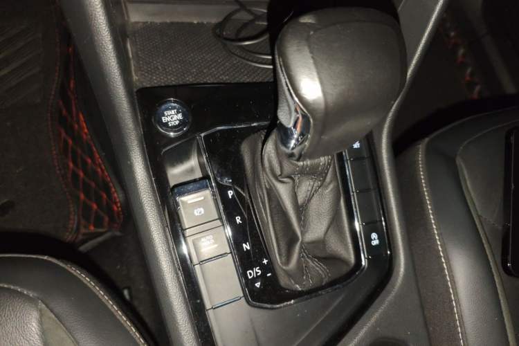 Used Volkswagen Tiguan L 2018 Facelift 330TSI Automatic Two-Wheel Drive Luxury Edition Gear Lever