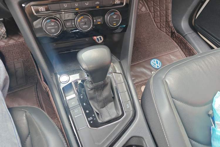Used Volkswagen Tiguan L 2018 280TSI Automatic Two-Wheel Drive Comfort Edition Gear Lever