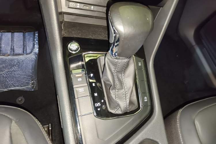 Used Volkswagen Tiguan L 2018 330TSI Automatic Two-Wheel Drive Luxury Edition Gear Lever